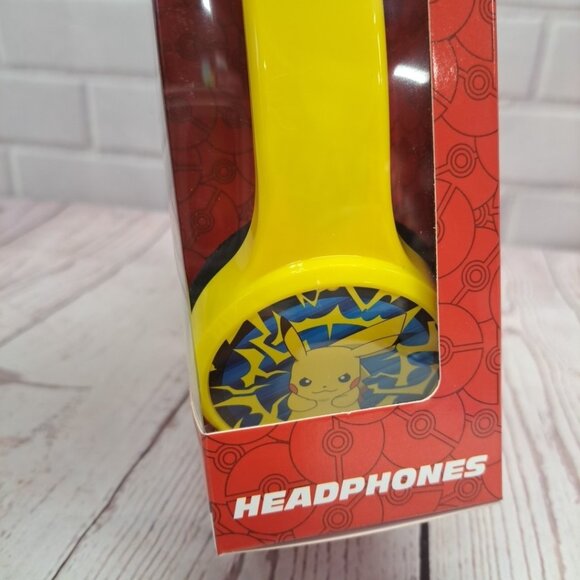 Nintendo Pokémon Pikachu Kid Safe Volume Limited Wired Headphones, New In Box - Picture 2 of 5